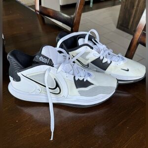 Kyrie Low 4 size Men’s 10.5